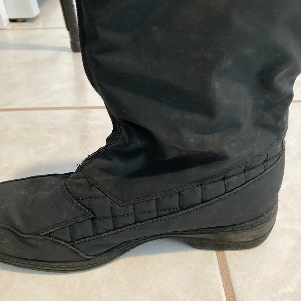 Black Totes fur lined snow boots. Size 7.  Waterproof